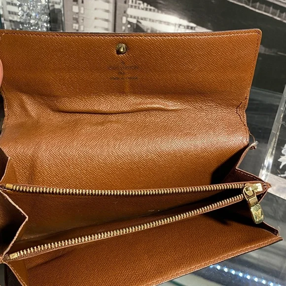 Authentic Louis Vuitton Monogram Sarah Wallet - Picture 12 of 13